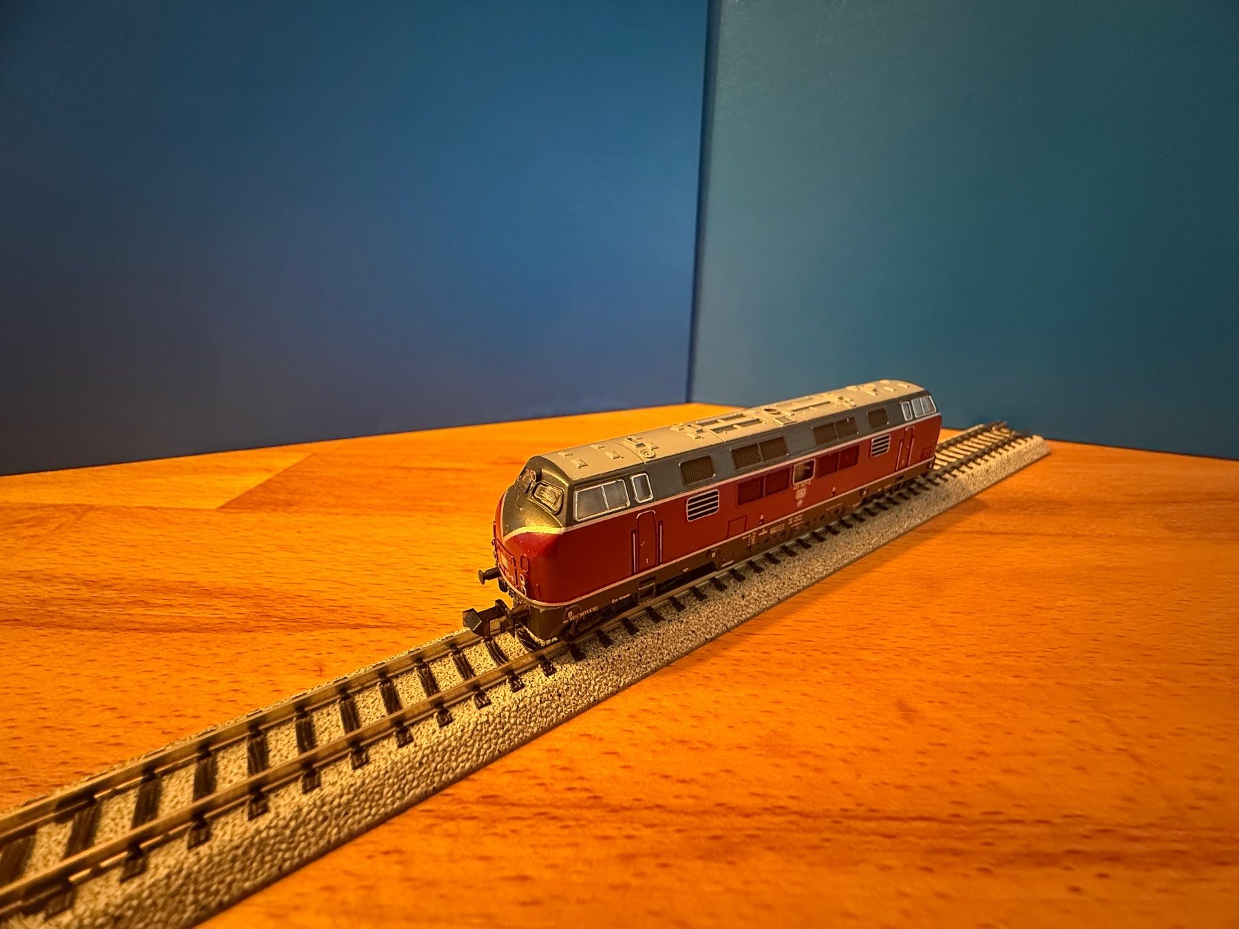 Trix Modellini di ferrovie: Minitrix Diesellok 221 (V200) – Usato da Diemtigen venduto da Mpsj4 1