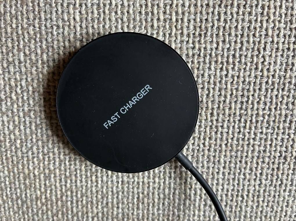 Ladegeräte: Kabelloses Ladegerät (Wireless Charger) – Gebraucht aus Zürich von el_nota