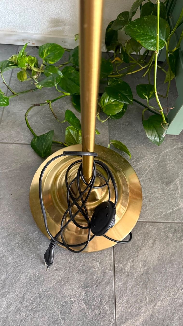 Ikea Lampade: Stehlampe – Usato da Uerzlikon venduto da oli_k9b5 1