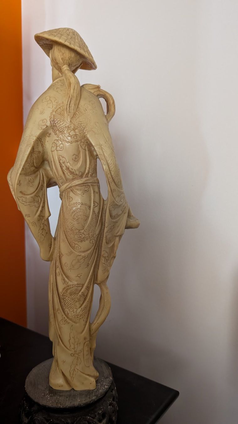 Statuette: Asiatische Figur Mann mit Vögeln, ca. 50 cm – Usato da Ascona venduto da ArtRomantica 1