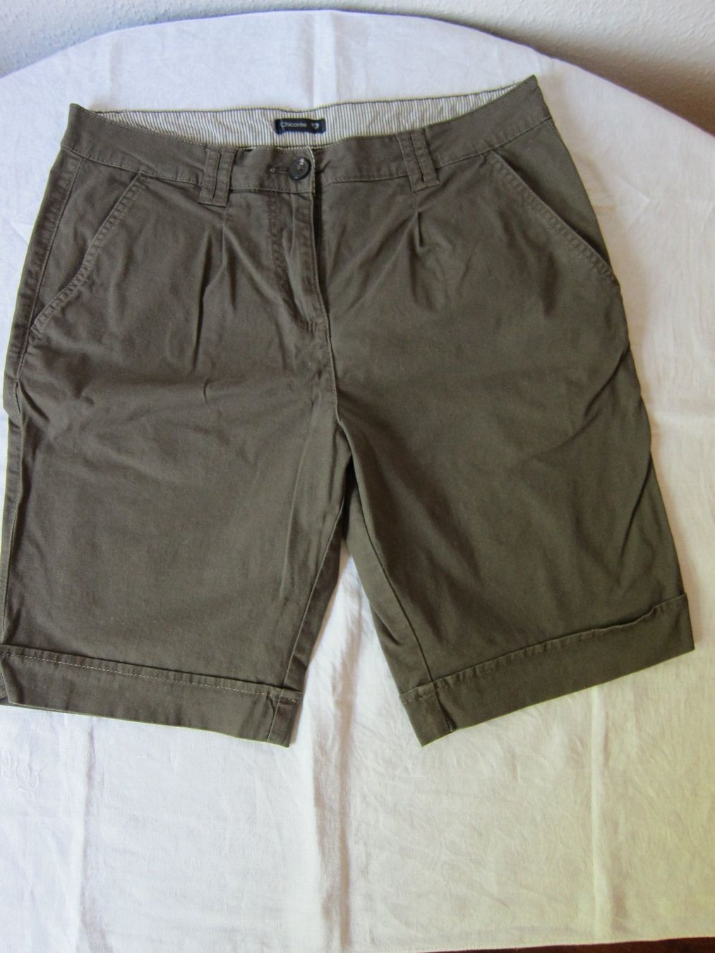 Pantaloni: Kurzhose Chicorée, olive, Top Zustand! – Nuovo (secondo la descrizione) da Zürich venduto da Italia58
