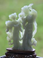 Jade Figur handgesch. 23 cm weisslichgrün opak mit Gutachten