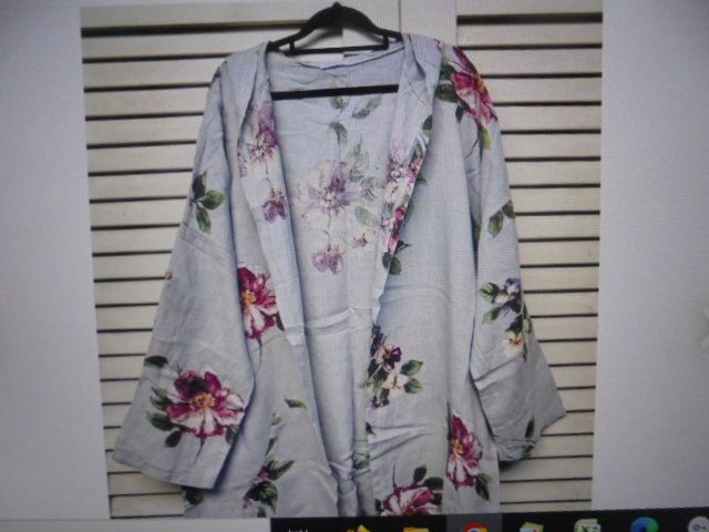 Giacche: Sommerjacke mit Kapuze Blumen – Usato da Hinwil venduto da Glasperlen 9