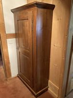 Antiker Massivholzschrank