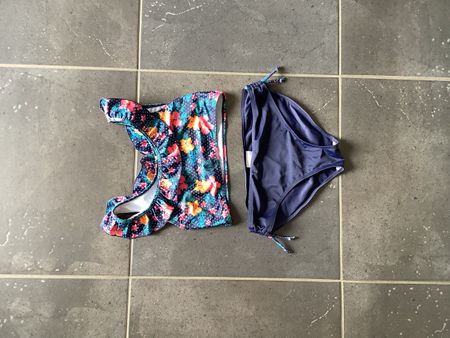 Maillot de bain 2 pièces alive taille 152 bon état