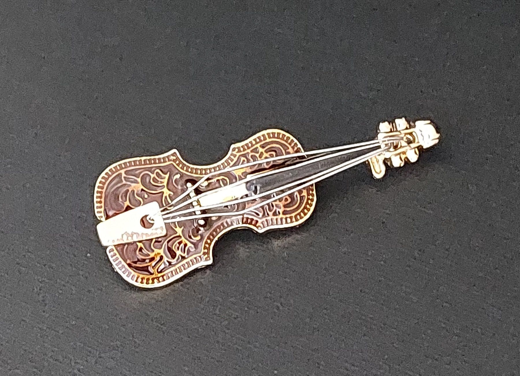 Broschen & Nadeln: Brosche Violine – Neu und originalverpackt aus Zunzgen von WeilerShop 1
