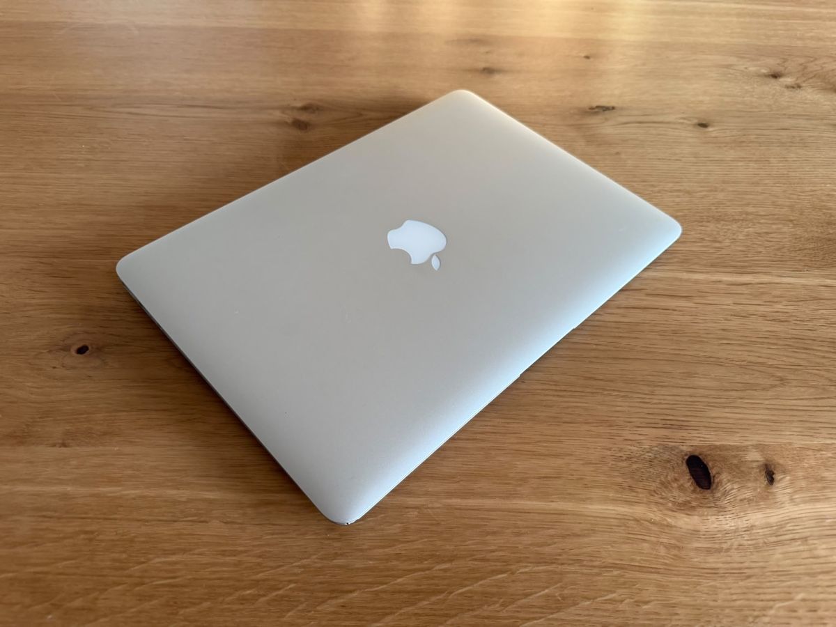 Apple PC: MacBook Air 13", 2015, Intel Core i5, 8 Go RAM, 121 Go SSD – Usato da Porrentruy venduto da Margaux1997