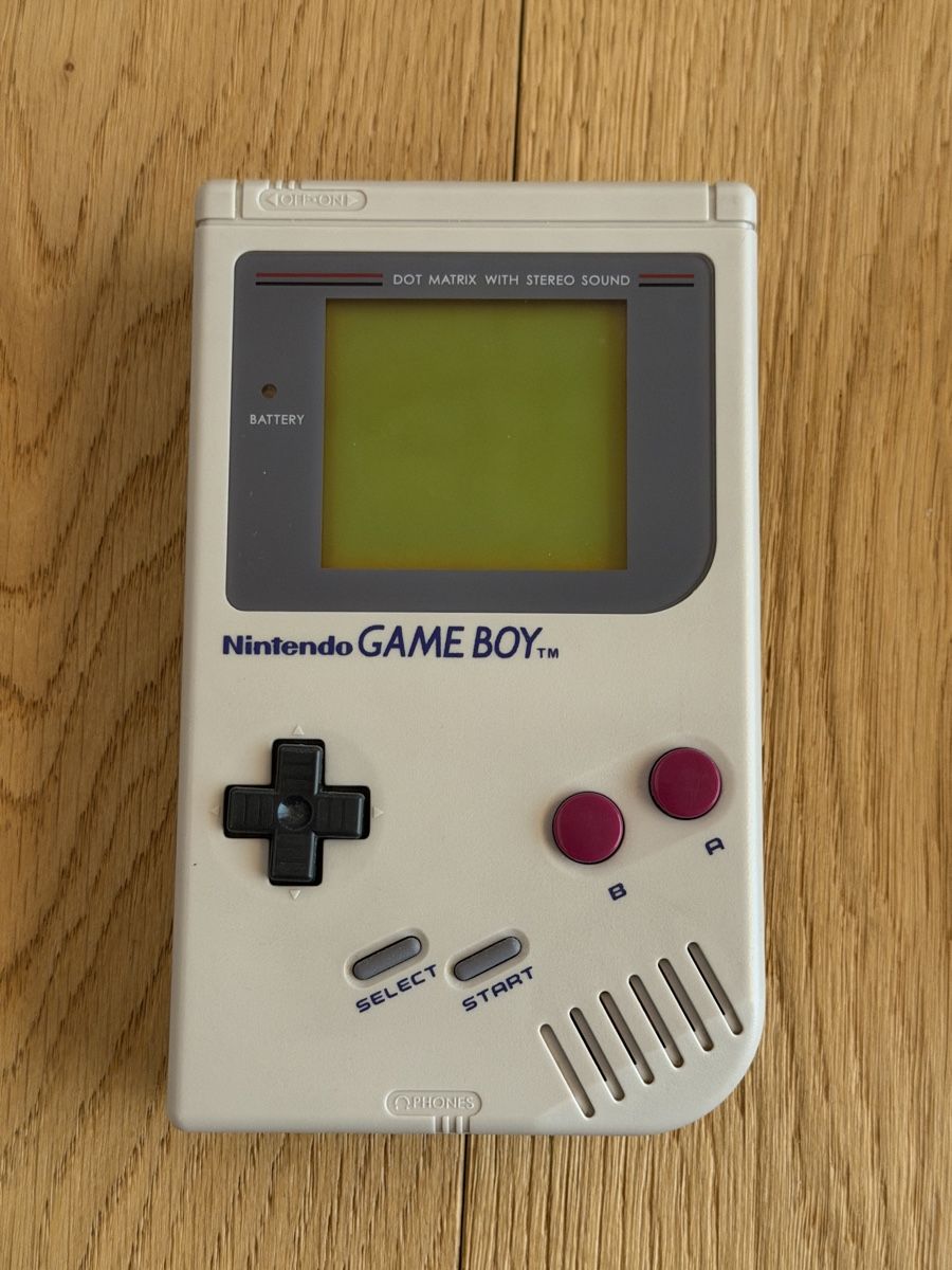 Nintendo Consoles: Gameboy DMG-01 (Originalverpackung) – D'occasion à Zillis par obr_m8qg 1