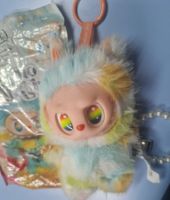 Labubu multicolore avec collier de perles 17 cm NEUF