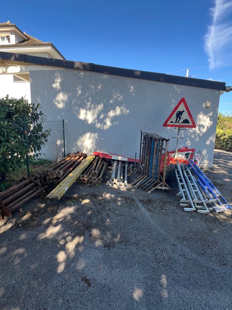 Alle Werkzeuge: Matériel de chantier – Gebraucht aus Perroy von MR6.