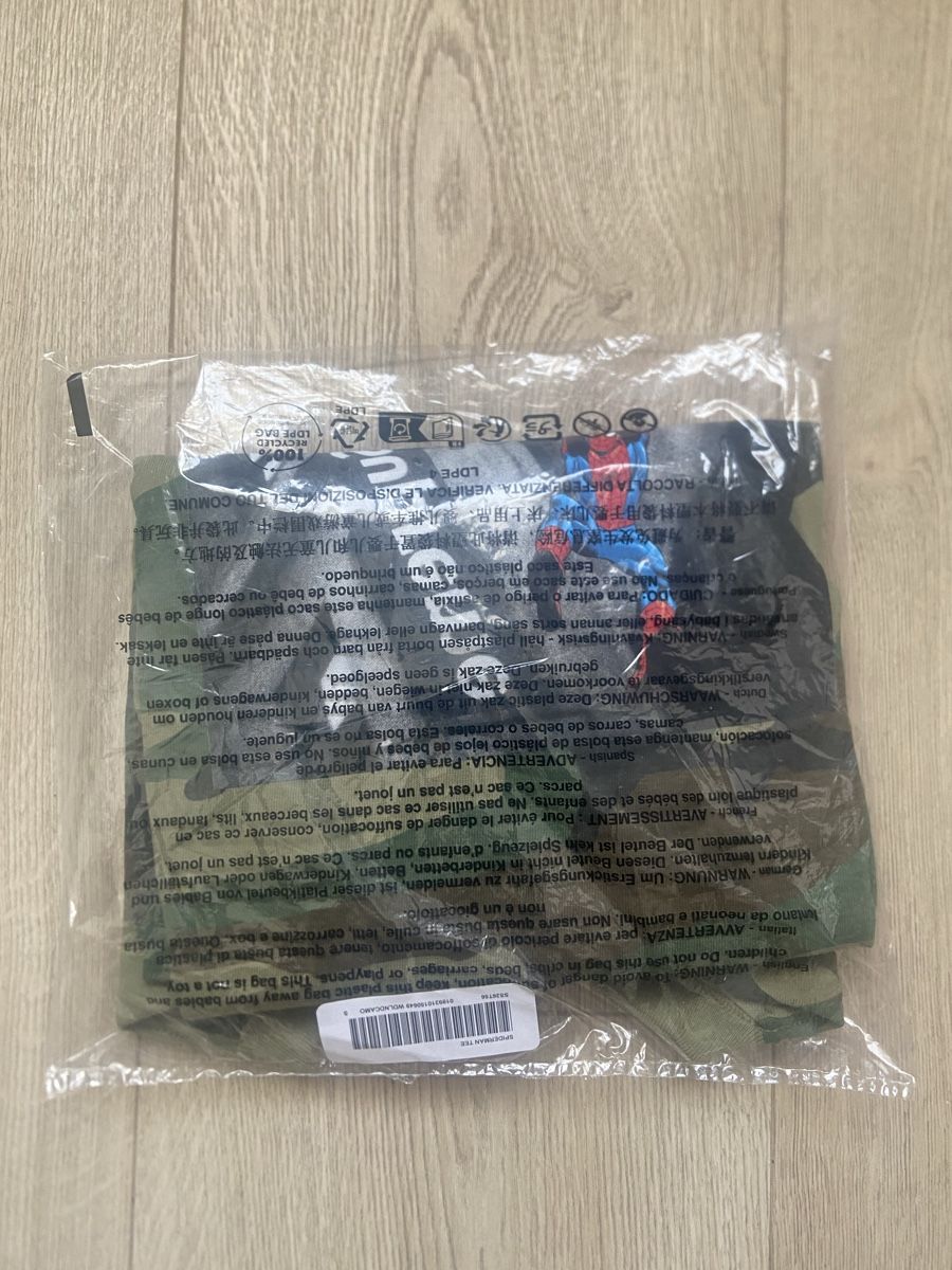 T-shirt: supreme spiderman tshirt camo – Nuovo e nell'imballaggio originale da Stäfa venduto da JamesO03 2