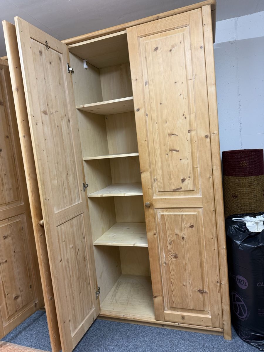 Armadi: Schrank aus Holz – Usato da Schocherswil venduto da Nidi123 1