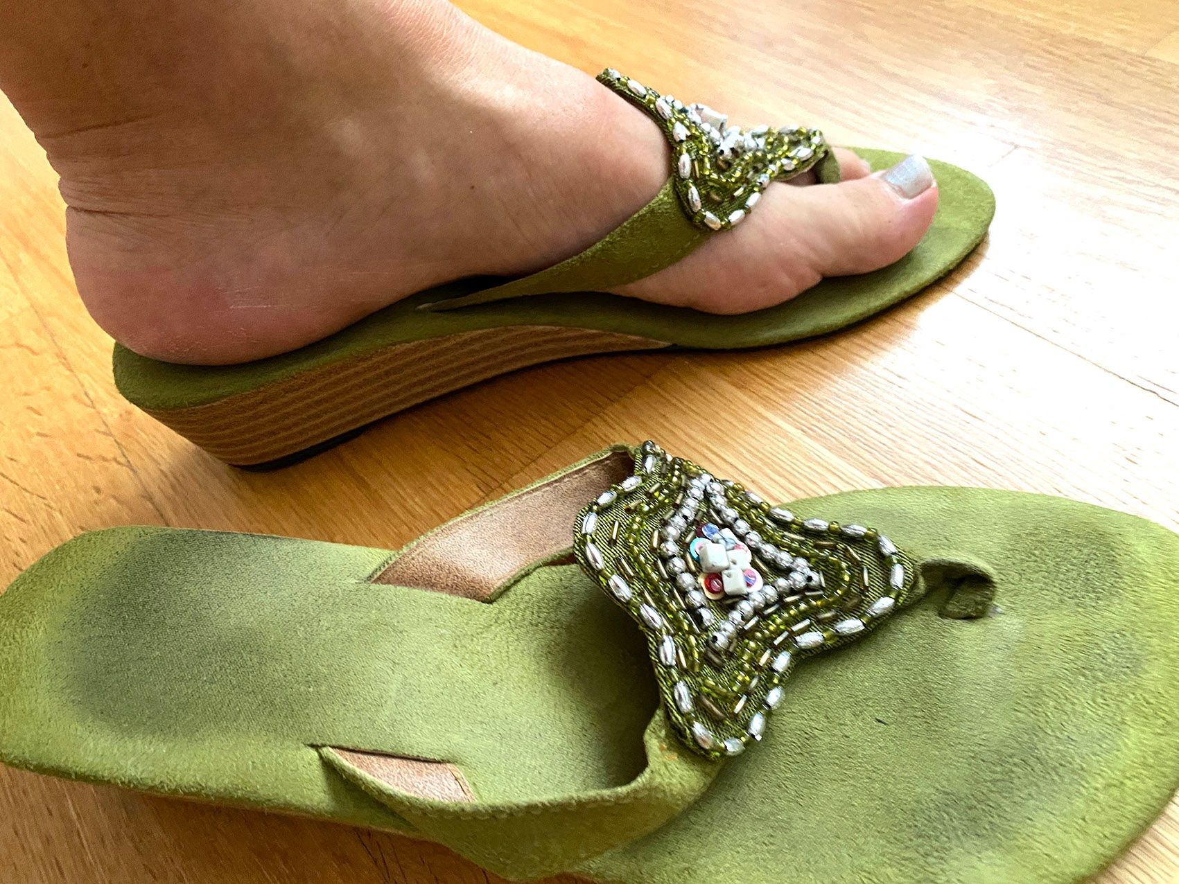 Flipper: Edle Flip-Flops in Leder, handbestickt, Gr. 37 – Nuovo e nell'imballaggio originale da Zürich venduto da BrHal 1