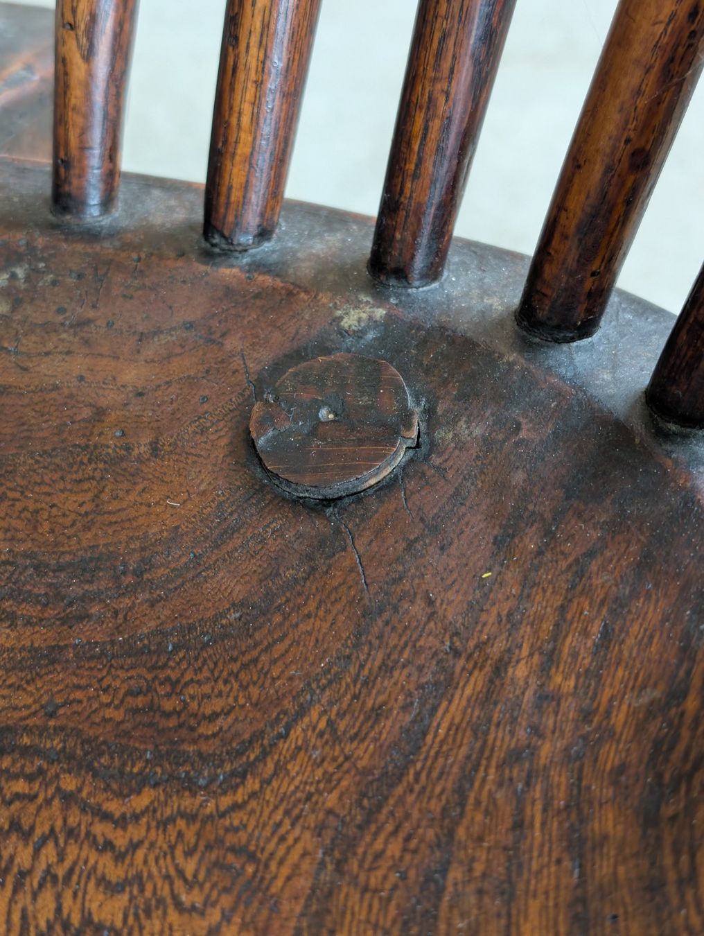 Sedie: Windsor Armlehnstuhl mit Patina – Usato da Winterthur venduto da Hint17 7