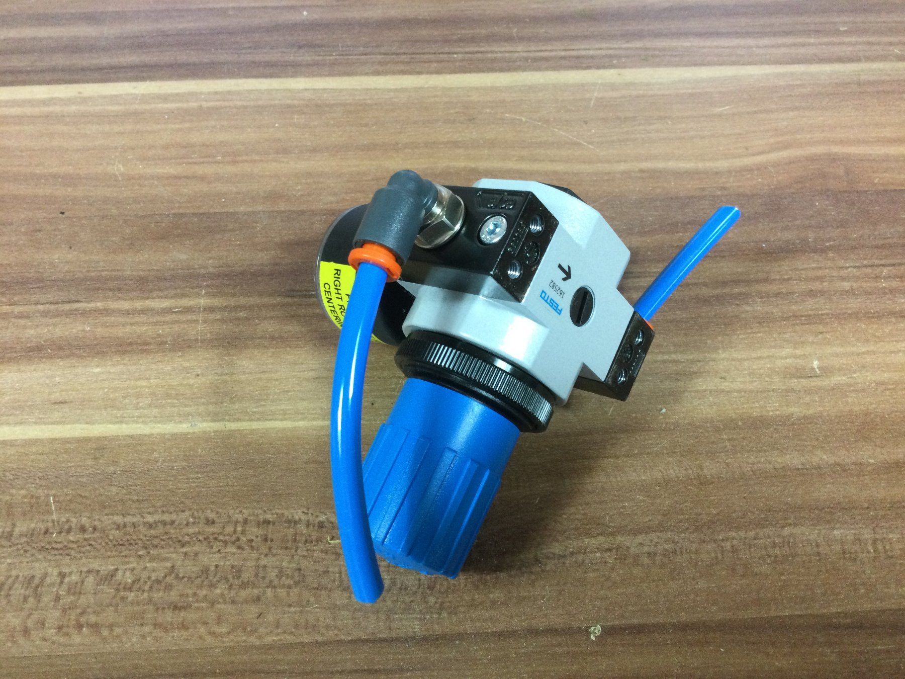 Festo Tous les outils: Gebrauchter Festo Mini Druckregler mit Manometer – D'occasion à Wangen SZ par kuriosum12 4
