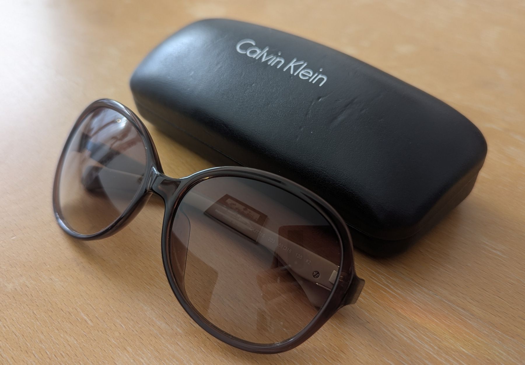 Calvin Klein Occhiali & Lenti: Calvin Klein Sonnenbrille  – Usato da Zürich venduto da Stonejewelry