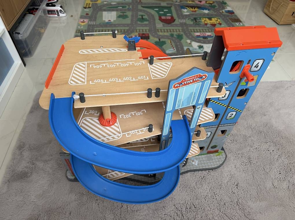 Jouets: Spielzeug Garage – D'occasion à Allschwil par Sinea 1