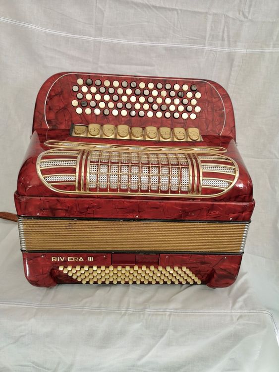 Bel accordéon chromatique HOHNER