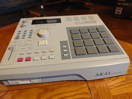 AKAI MPC 2000  (8 outputs + Ram+HD)