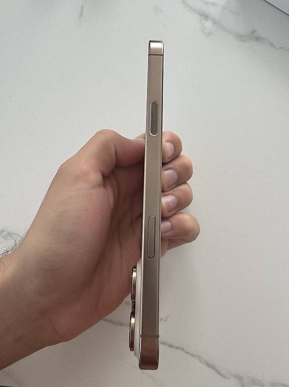 Apple Portables: iPhone 16 Pro Max – D'occasion à Wohlen AG par prettymf 2