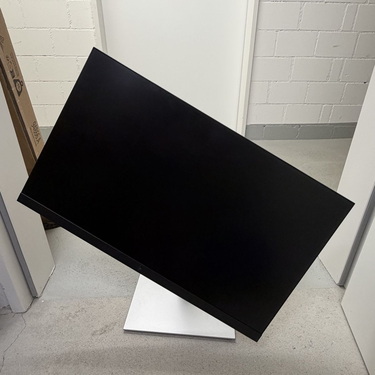 Hewlett Packard Monitor: HP E27q Monitor – Usato da Herrliberg venduto da giovin90 1