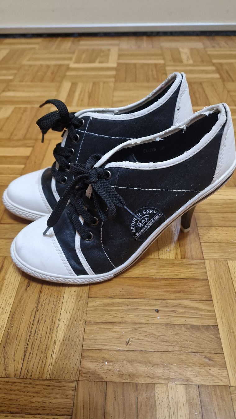 Scarpe da donna: Damenschuhe gr 38 schwarz / weiss – Usato da Binningen venduto da nescafe29 1