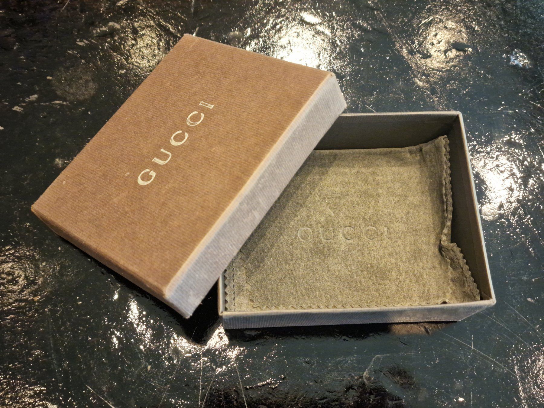 Casse di trasporto: Verpackungsschachtel von Gucci – Usato da Unterägeri venduto da Altgoldschmuck 1