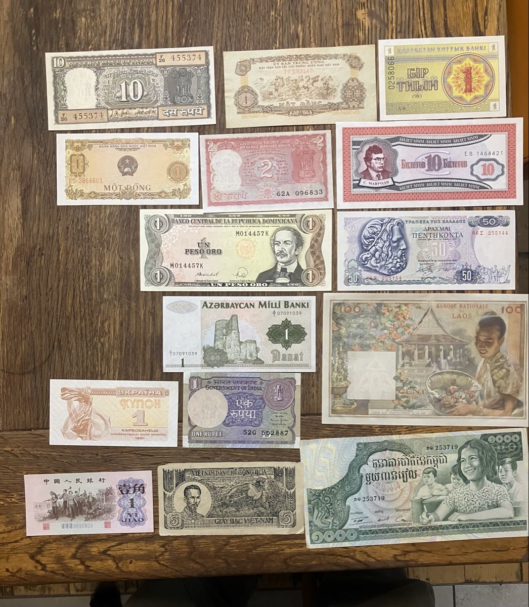 Billets de banque: Lot de billets de banque internationaux divers – D'occasion à Puidoux par lemacos 1
