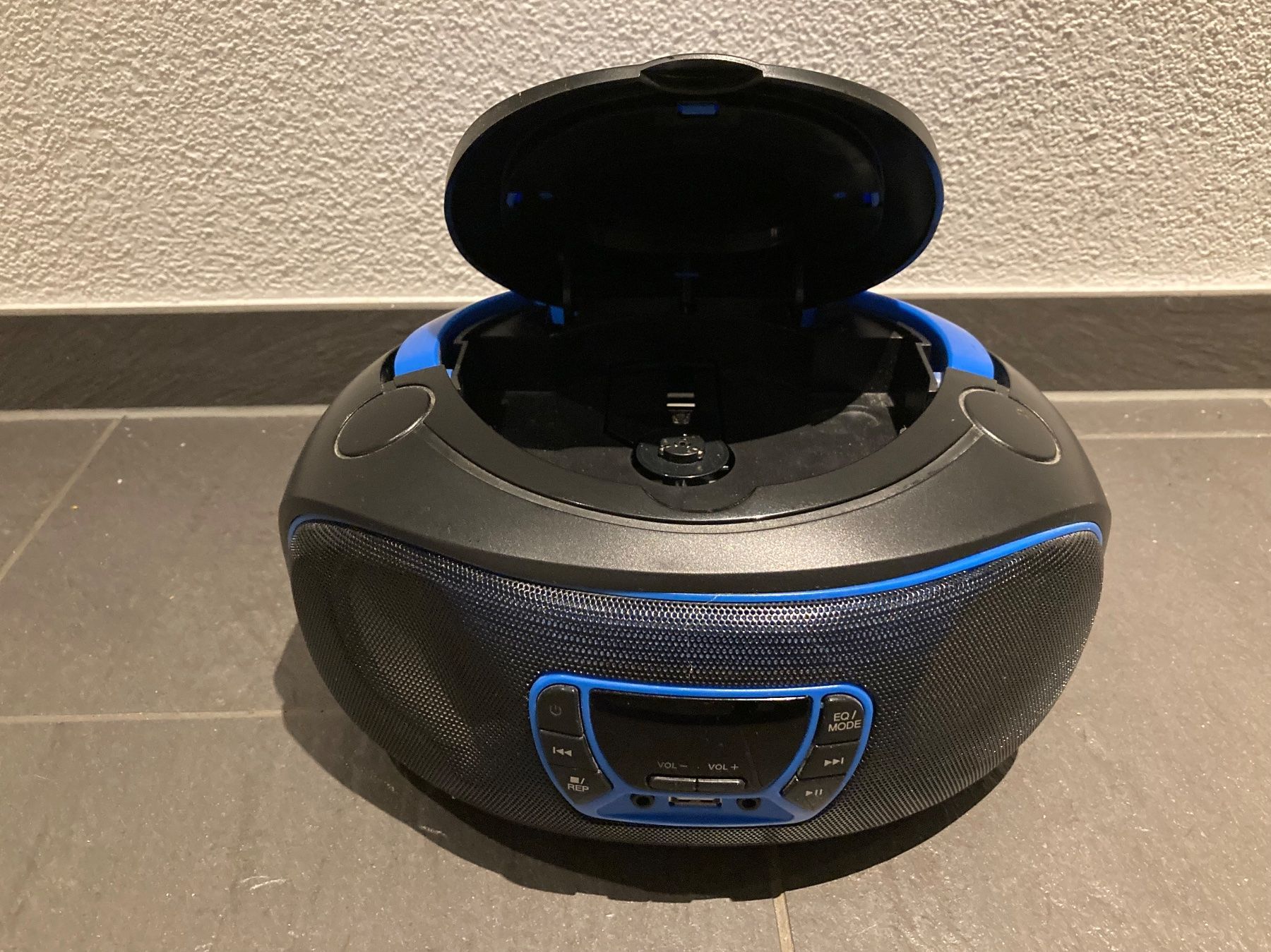 Radios: Radio CD Player mit USB Anschluss – D'occasion à Reiden par System07 1
