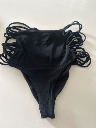 Schwarzer Bikini-Slip mit Schnüren, Grösse S - Sommer!