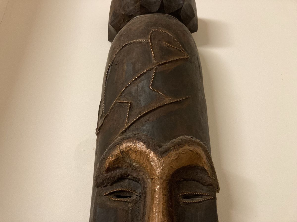 Internationale Kunst: Maske (Kamerun) m Kupfer Applikationen (Chameleon) 92 x 23 – Neu (gemäss Beschreibung) aus Bolligen von abara1 3