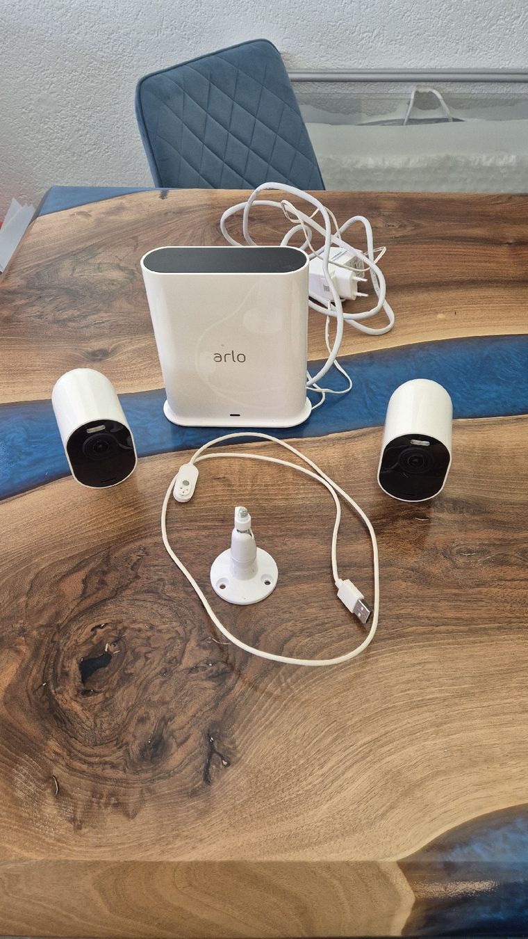 Arlo Videocamere: Arlo Ultra 2 Sicherheitskamera-Set – Usato da Malix venduto da kie_99dm 1