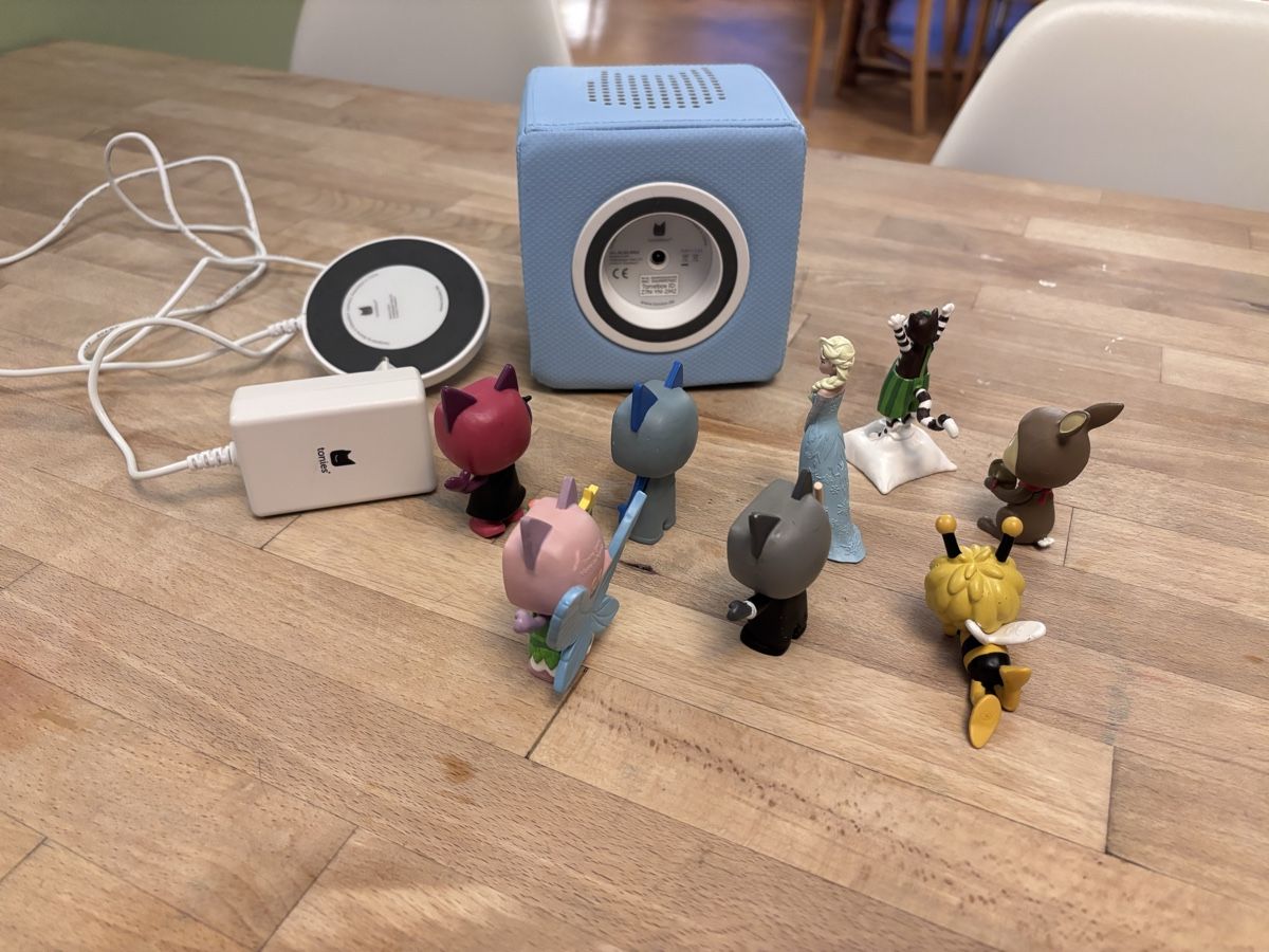 Tonies Audio- & Mediensysteme: Toniebox hellblau mit 8 Tonies – Gebraucht aus Zürich von Lindahome 1