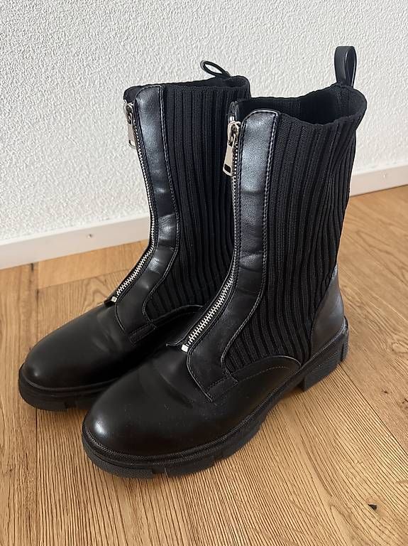 Scarpe da donna: SCHWARZE STIEFEL MIT REISSVERSCHLUSS – Usato da Schötz venduto da kon_57fh