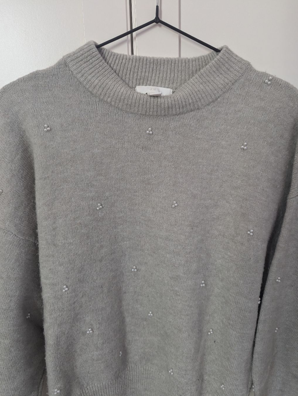 H&M Pullover & Sweatshirts: Cozy Grey Pearl Pullover H&M - Size XS – Gebraucht aus Schlieren von maseam 1