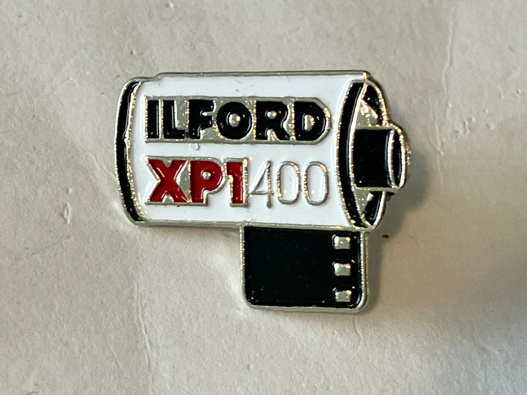 Placchette & Badge: 1 Pin Ilford XP1 400 – Usato da Basel venduto da djwwpp