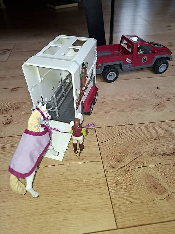 Giocattoli: Schleich Pferdehof Set – Usato da Landquart venduto da rofo29 3