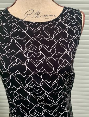 La petite robe noire ARMANI JEANS coeurs entremêlés t.36