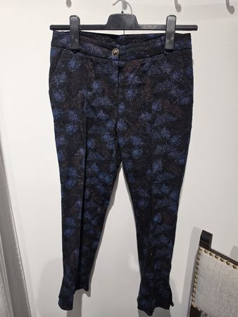 Damen Hose schwarz mit Blumenmuster Grösse 38 edel