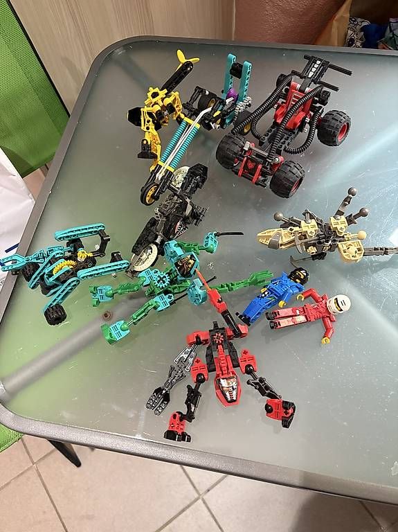 Jeux de construction: Lot robots lego – D'occasion à La Chaux-de-Fonds par reg_yw68