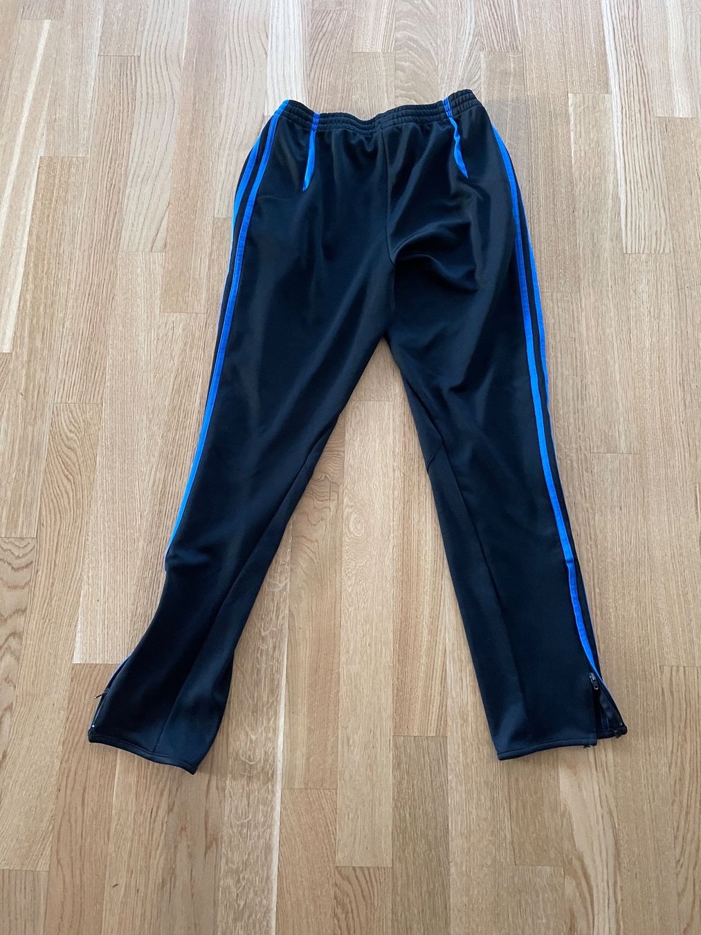 Adidas Pantaloni: Jogginghose Adidas – Usato da Staufen venduto da GiuliettaD 2