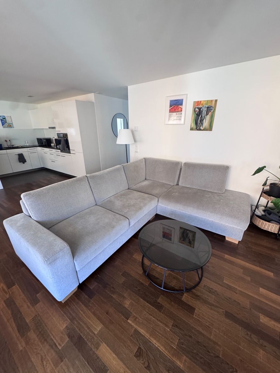 Sofas: Grosszügiges, bequemes hellgraues Ecksofa – Gebraucht aus Basel von sar_l9wz