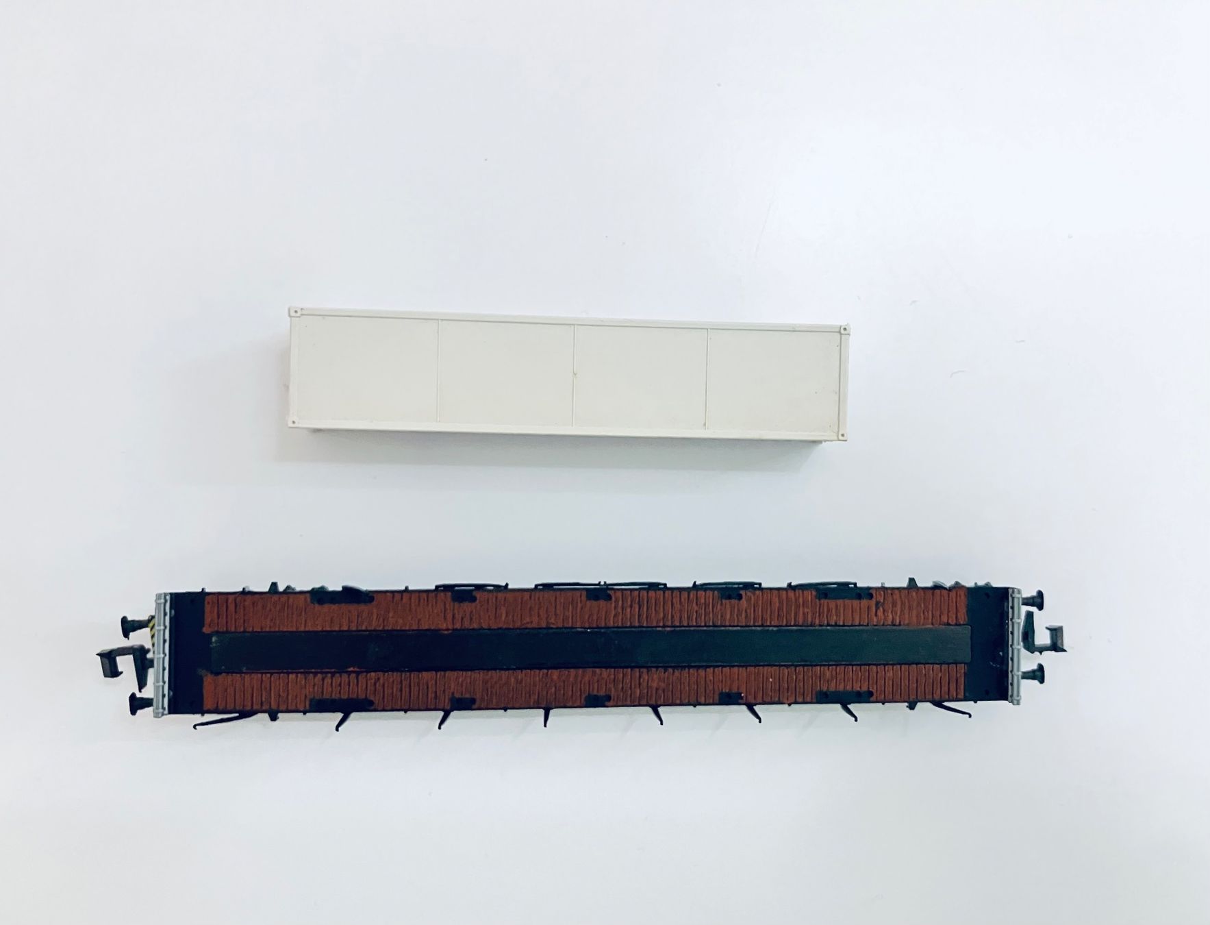 Roco Modellini di ferrovie: ROCO HAPAG LlOYD Runggenwagen SPUR N – Usato da Oberbuchsiten venduto da Orsetto24 3