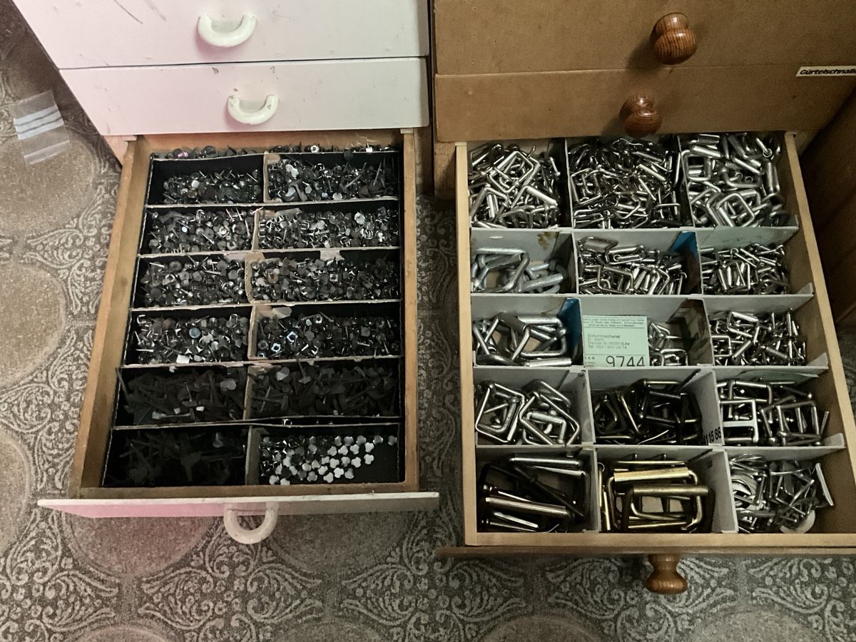 Tutti gli attrezzi: Shoemaker accessories  – Nuovo (secondo la descrizione) da Elsau venduto da MANWITHVAN 1