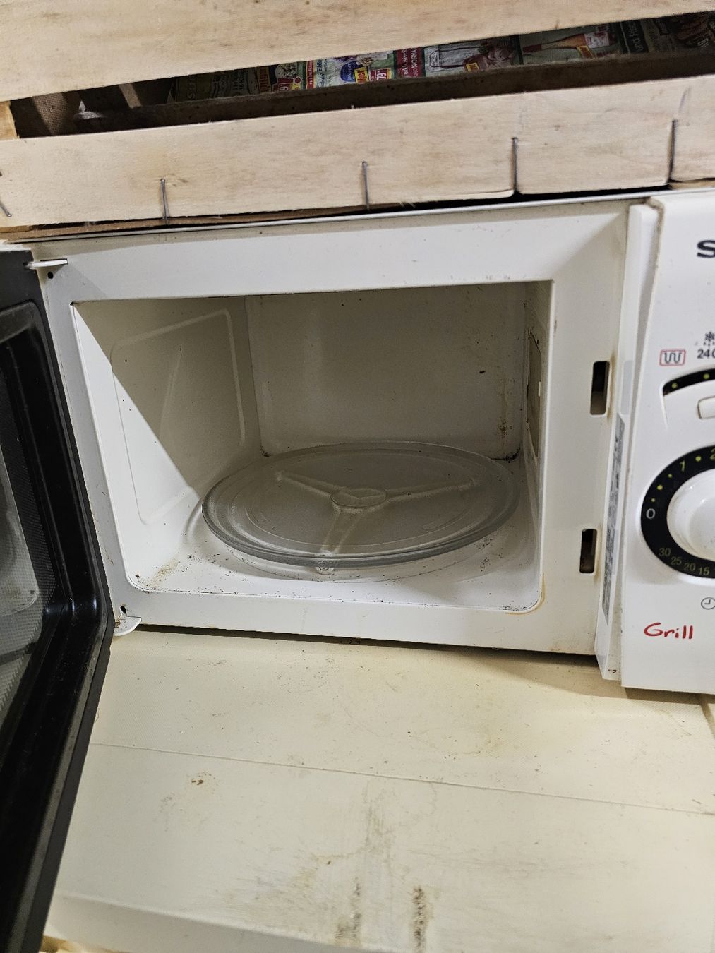 Sharp Backöfen: Mikrowelle Sharp mit Grill weiss gebrauchter Zustand – Gebraucht aus Arch von SunshineDeal 1