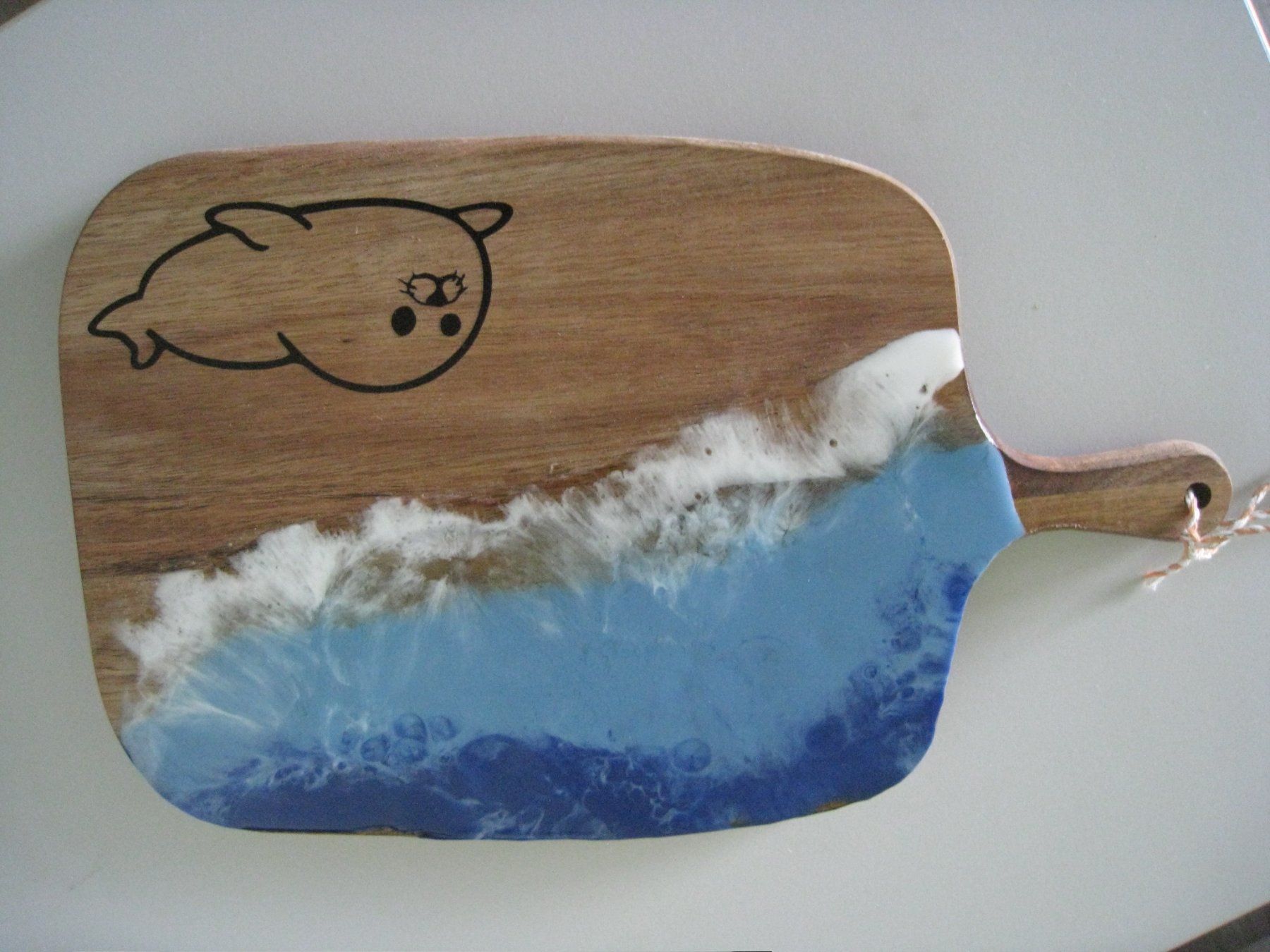 Articoli in legno: Handarbeit von Stemily  Brett  Robbe in Epoxyharz – Nuovo (secondo la descrizione) da Aarwangen venduto da Pinsel7890