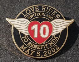 GG202 - Pin Love Ride Nr. 10 / 2002 Harley Davidson Treffen