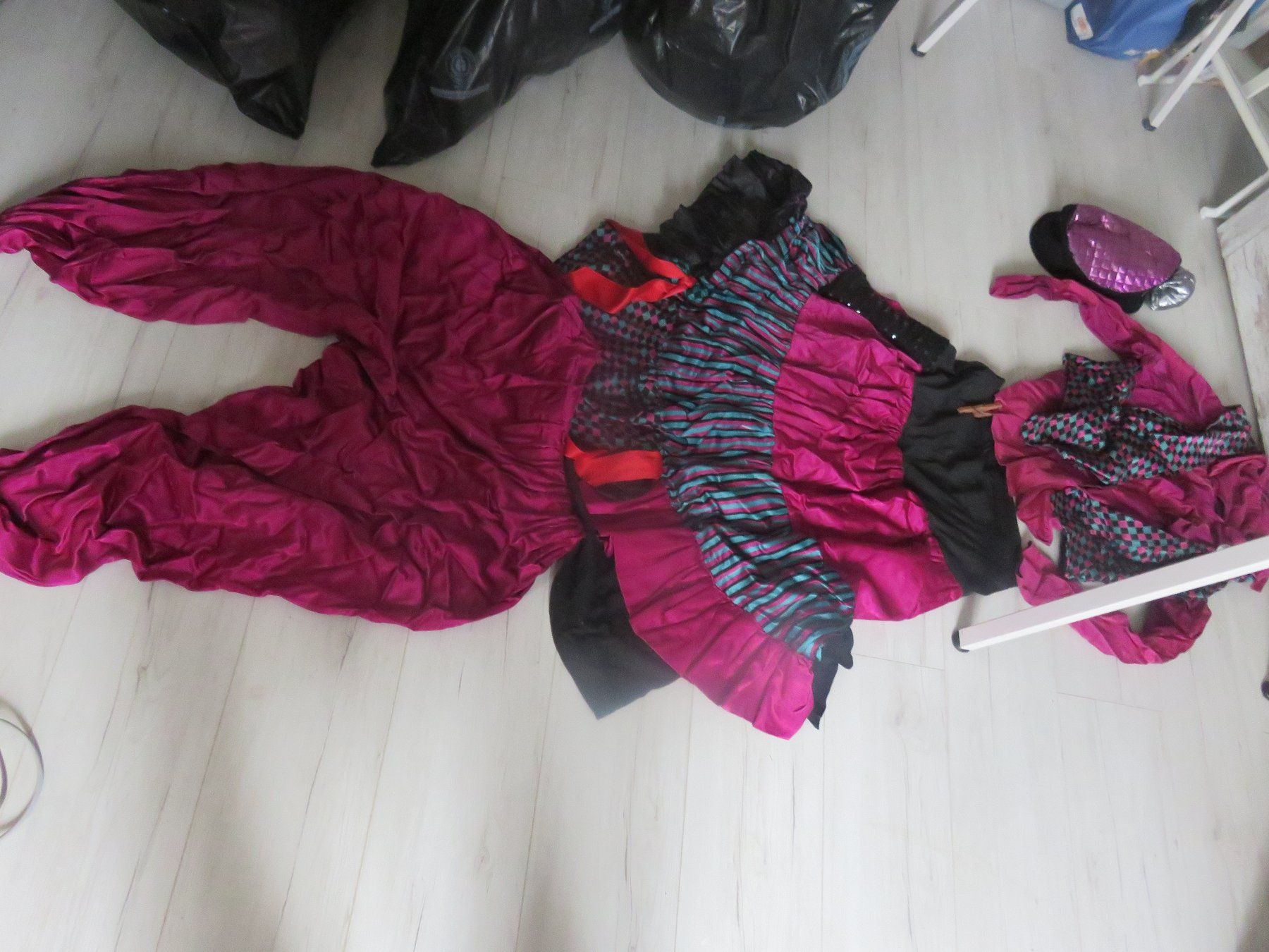 Costumi: Fasnachtskostüm🤩 +Hut gebraucht Grösse S – Usato da Schötz venduto da Vulkan2 2