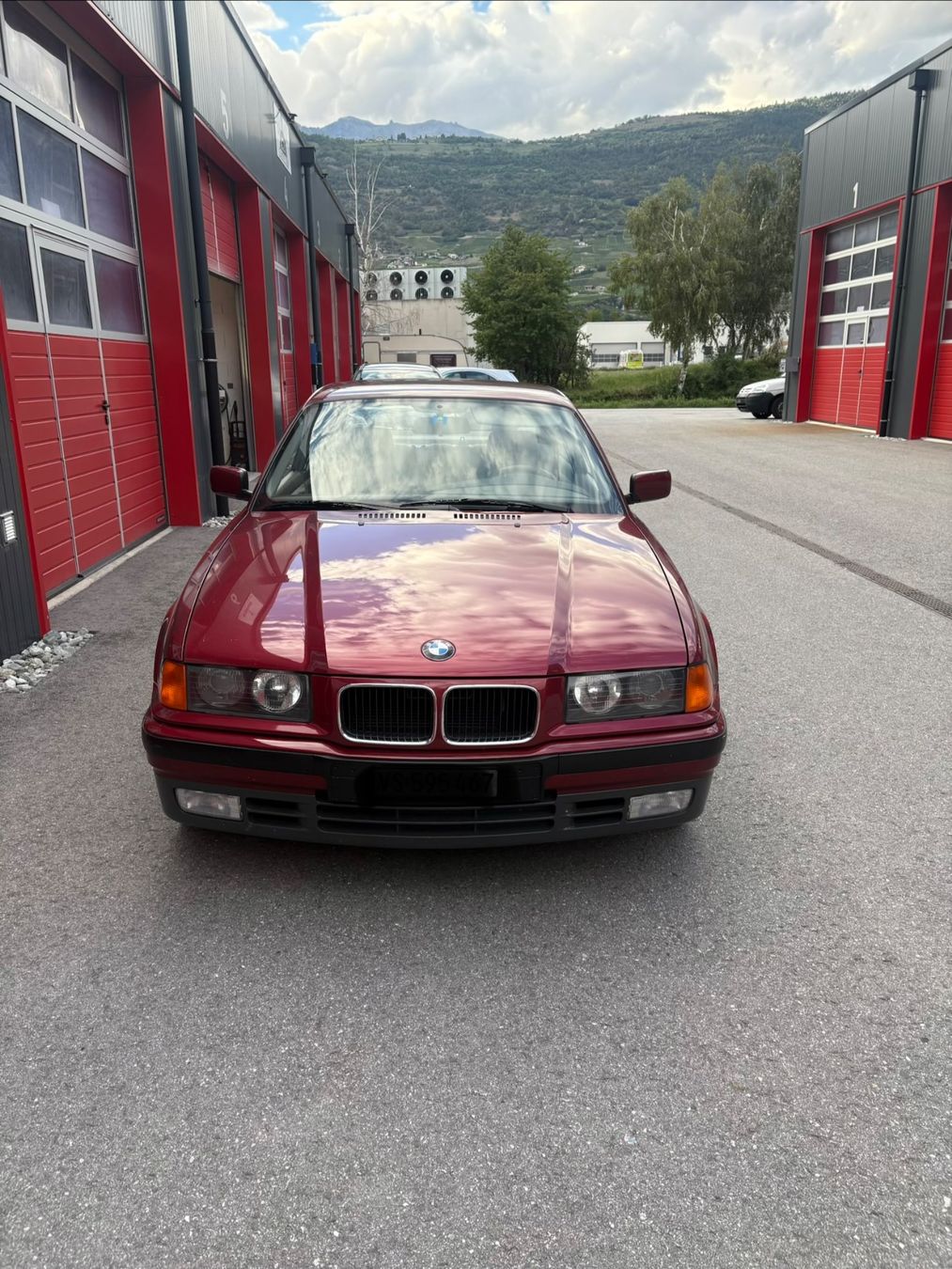 BMW Automobili: BMW 325i coupé – Usato da Grône venduto da byl_wwj6