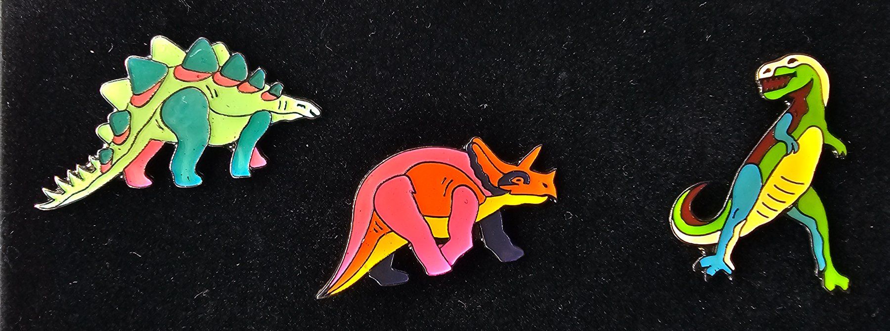 Plaketten & Abzeichen: Dino Anstecknadeln Set 9 Stk. – Gebraucht aus Windisch von Moosarchat 2
